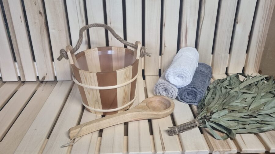 "4-Liter Wooden Sauna Bucket with Plastic Insert & Wooden Spoon"