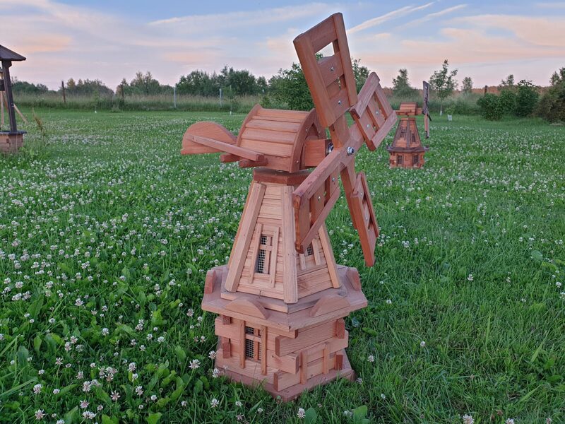 Garden decor wooden windmills in Wood color